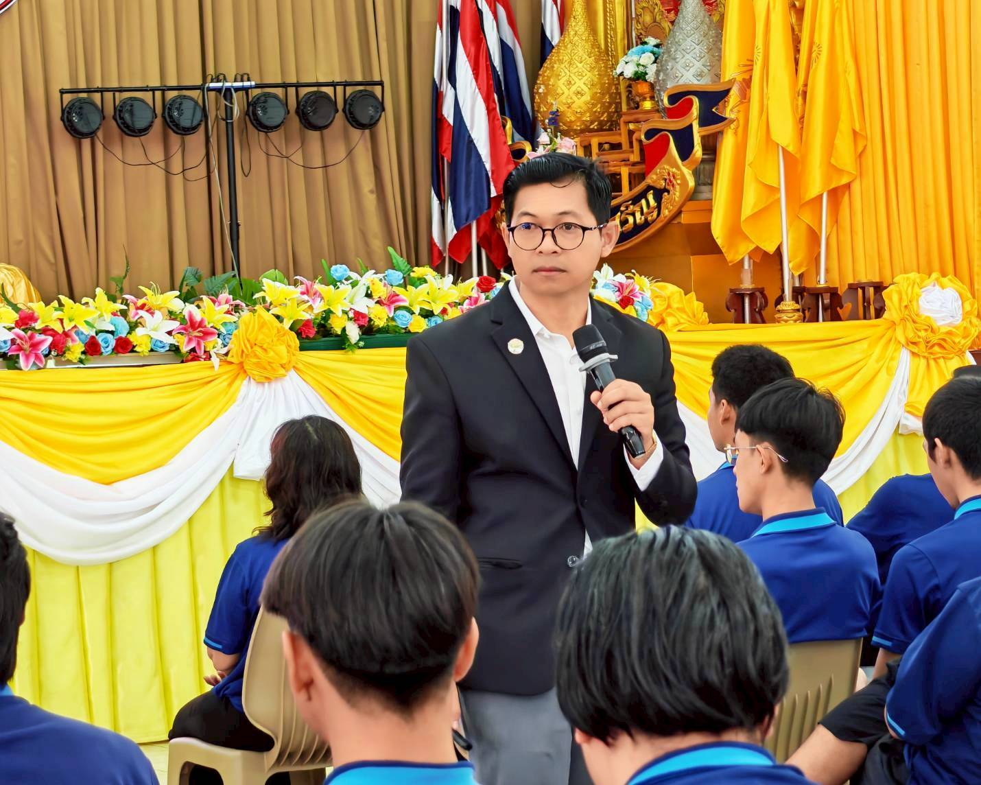 ผอ.สศท.10 เข้าร่วมเป็นวิทยากรพิเศษ โครงการพัฒนาบุคลิกภาพเพื่อเตรียมความพร้อมก่อนเข้าสู่สถานประกอบการ ณ วิทยาลัยการอาชีพพระสมุทรเจดีย์